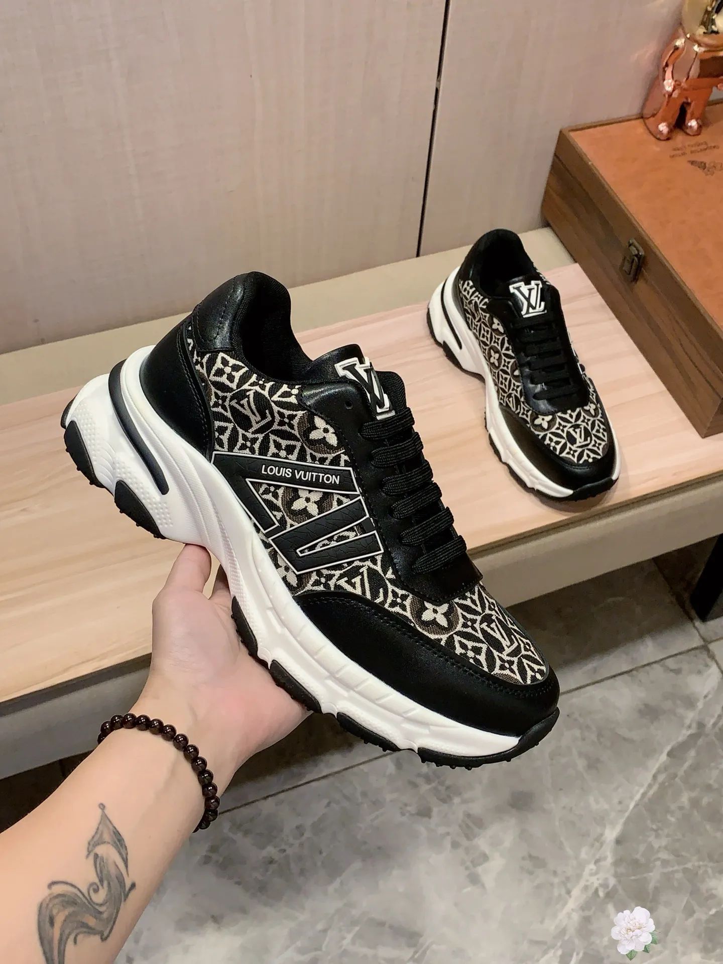 Men's Men's Shoes 💰460💰💰🎩🎩[Lightning][Lightning] "Lv*" The latest and most popular casual shoes, top brands [Seduce] Luxury ~ Purchasing Agency, Top ~ Quality. [Strong] The upper is made of imported breathable cowhide with material ➕ breathable sheepskin feet (•) and fine workmanship. The original stylish and stylish soft rubber wear-resistant and non-slip outsole is light and comfortable on the feet. The real thing looks better when photographed in person. 111: code: 38-44, 3️⃣ colors selected